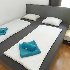 In Near Schoenbrunn & Westbahnhof - Keyless Check-in Appartement Vienne